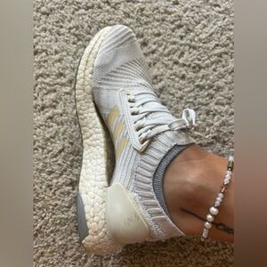 Adidas shoe women size 5,5